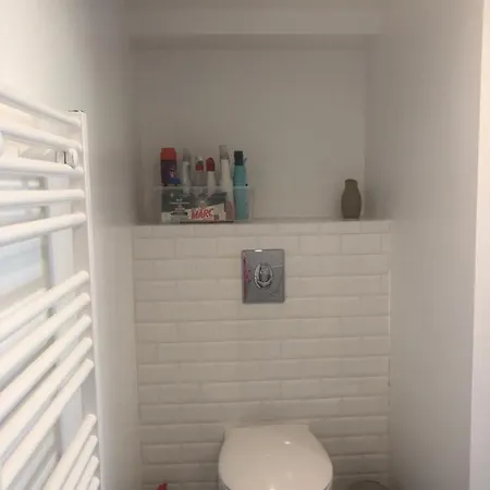 Appartement Paisible Proche Centre Ville Bron Exterior photo